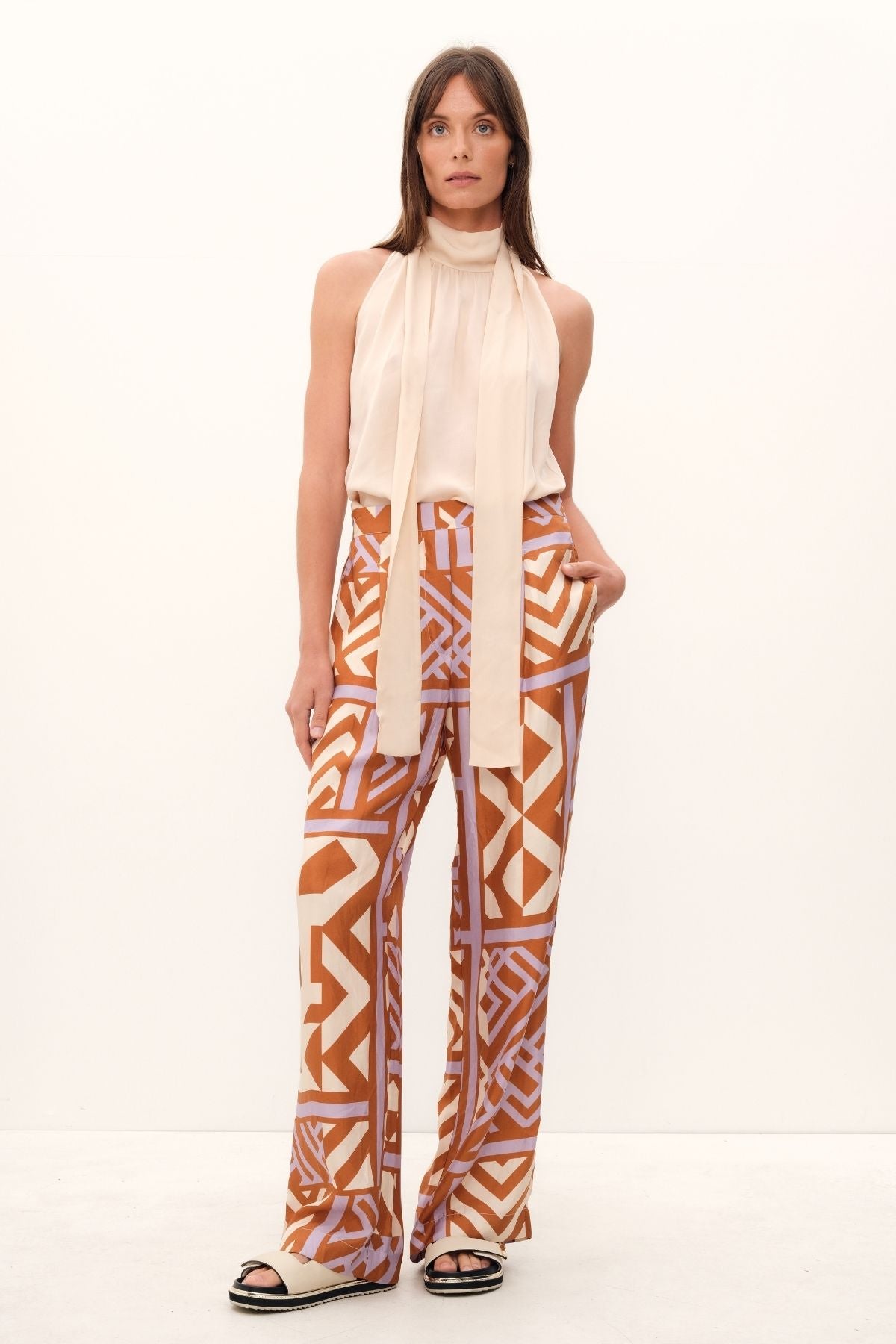 Bold floral print of the House of Mirrors Pant in fresh shades of cream, lilac, and tan. These pants by GINGER & SMART offer a flattering fit with a straight leg, fitted front waistband, and tucks. Made from luxurious silk twill.