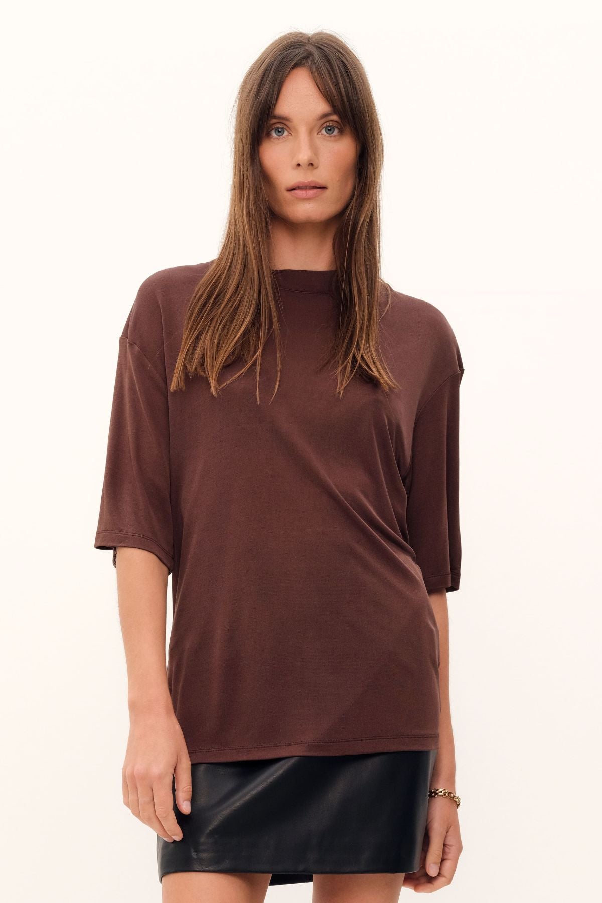 Exquisitely fashioned from silk viscose jersey in coco, the Aphrodite Top brings together a classic tee silhouette and luxurious fabric for a sleek, high-necked look.